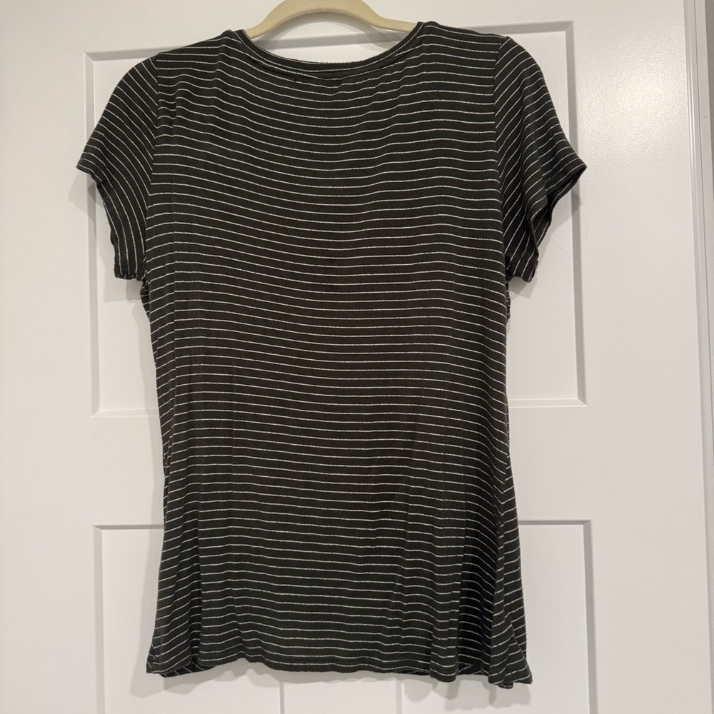 Women’s size Large | Nine Britton Tshirt - Picture 2 of 6